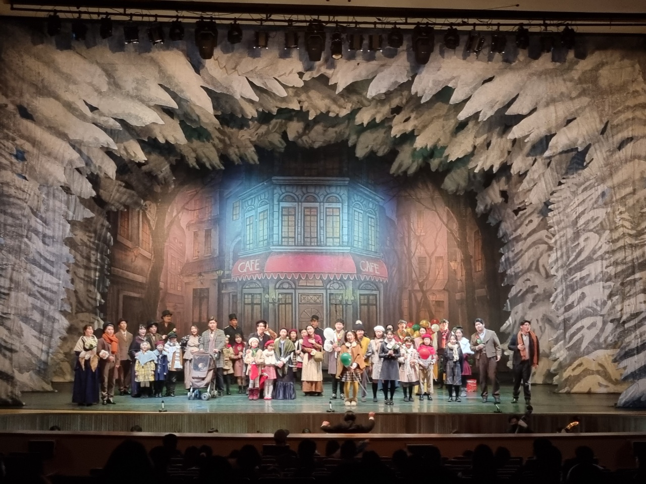 오페라 산타클로스는 재판 중2